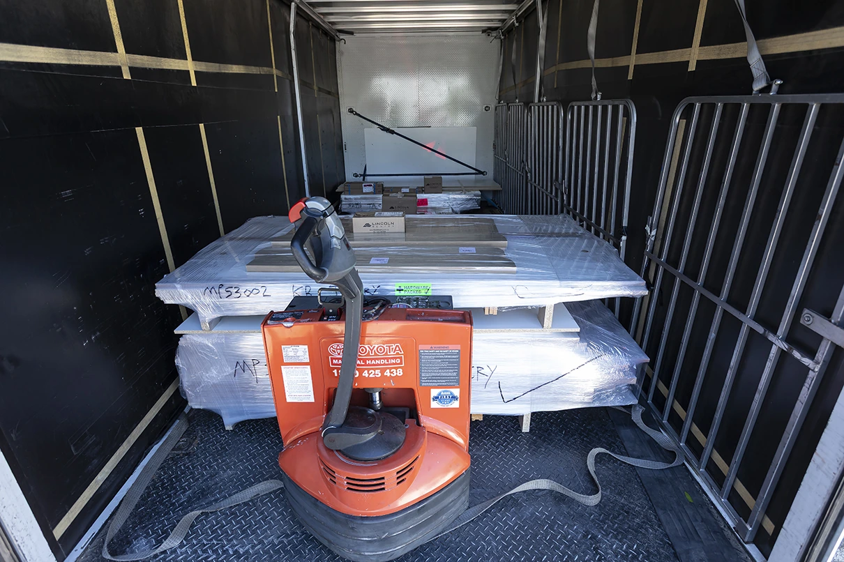 Ute delivery accessing narrow driveway